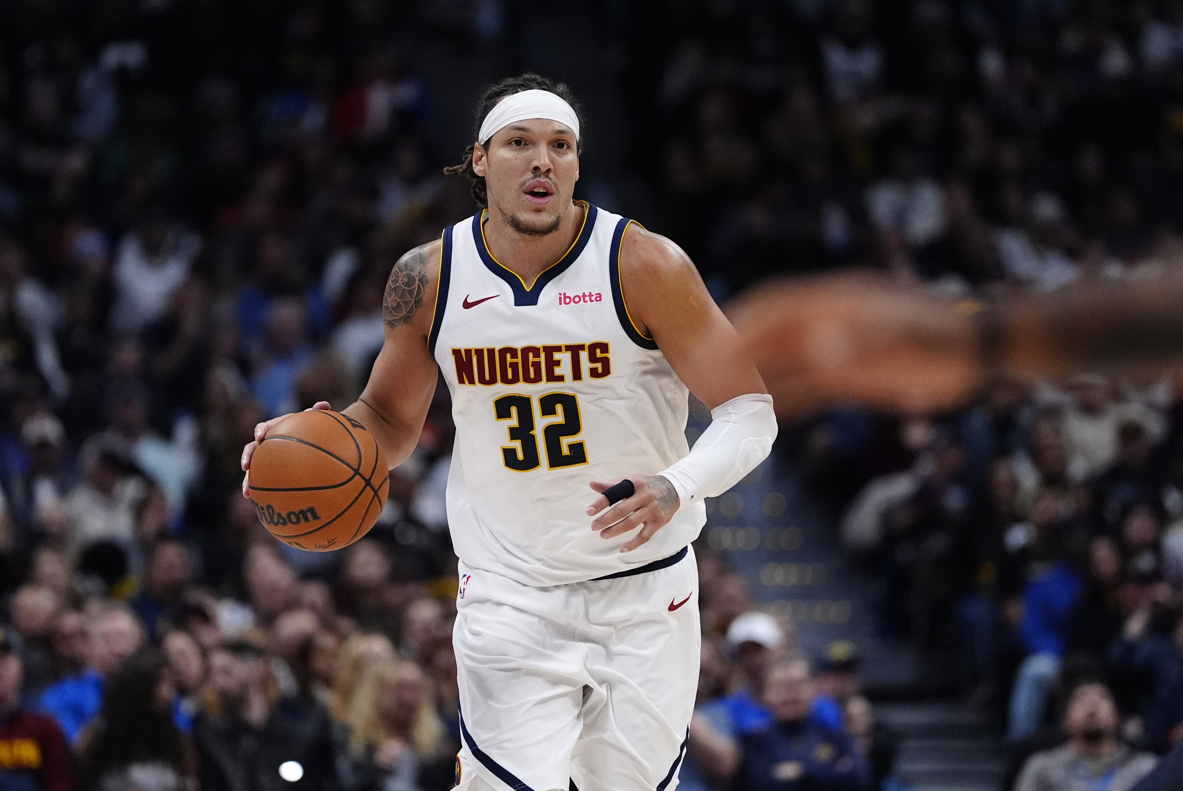 逐渐找状态！阿隆·戈登出战29分钟 15中6砍下16+8&amp;填满数据栏